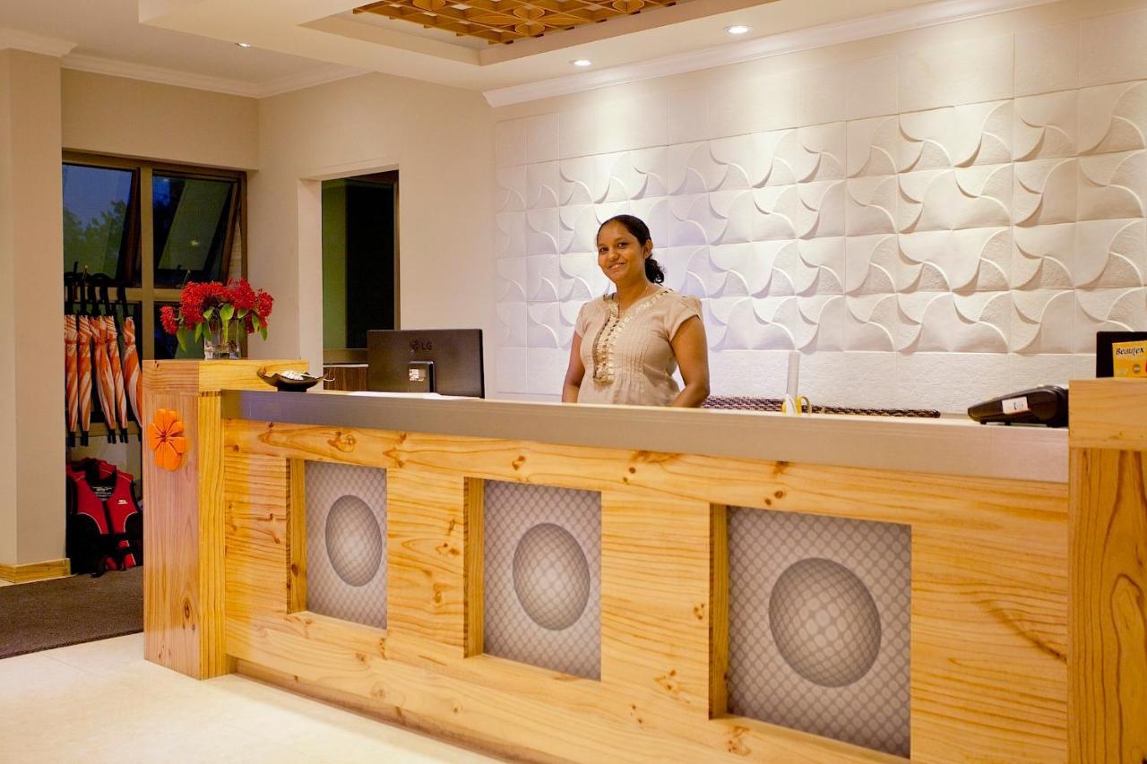Kaani Beach Hotel At Maafushi Bagian luar foto